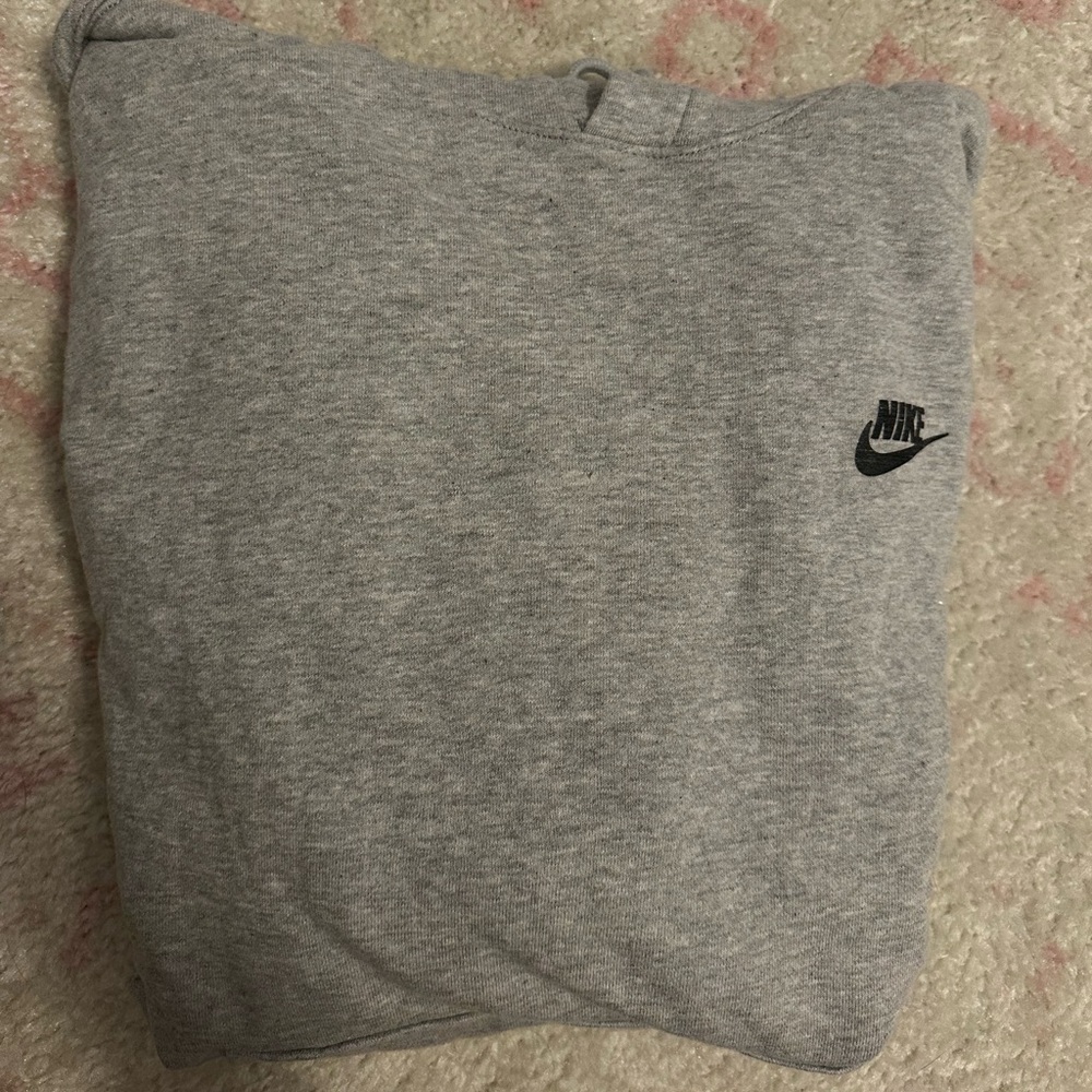 Nike Sweatshirt with black emblem!